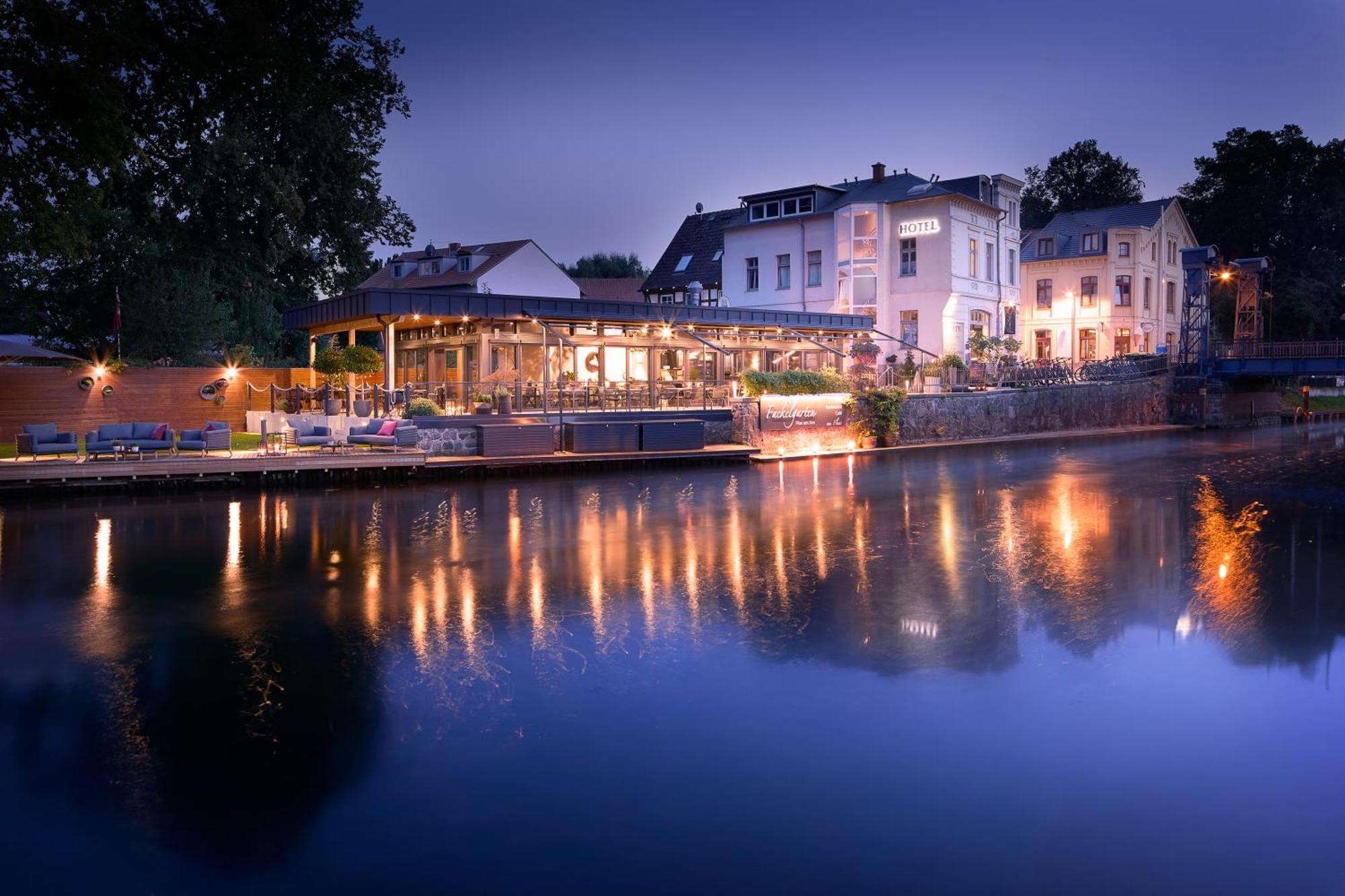 Hotel & Restaurant Fackelgarten Plau Am See Buitenkant foto